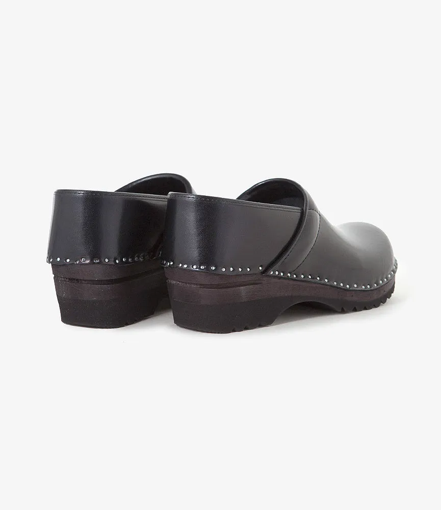 Closed Back 'Van Gogh' Clog – Black Leather