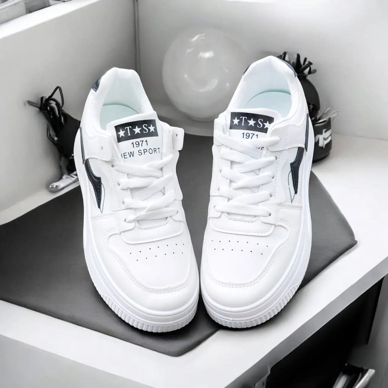 WOMAN'S SHOES WHITE CHUNK GS.77